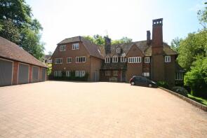 Flat 3, Gomms Wood House, Cherry Drive, Beaconsfield HP9 1XW