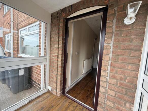 6 bedroom semi-detached house Rednal B45 - Unive