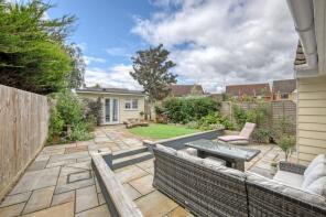 10, Lingside, Martlesham Heath, Ipswich IP5 3UT