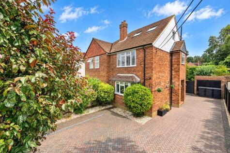 Chertsey Road, Windlesham, Surrey, GU20