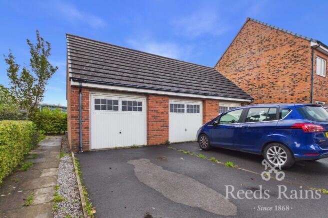 Driveway/Garage