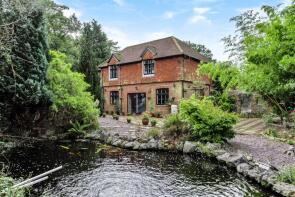Cheriton Cottage, Handcross Road, Horsham RH13 6NX