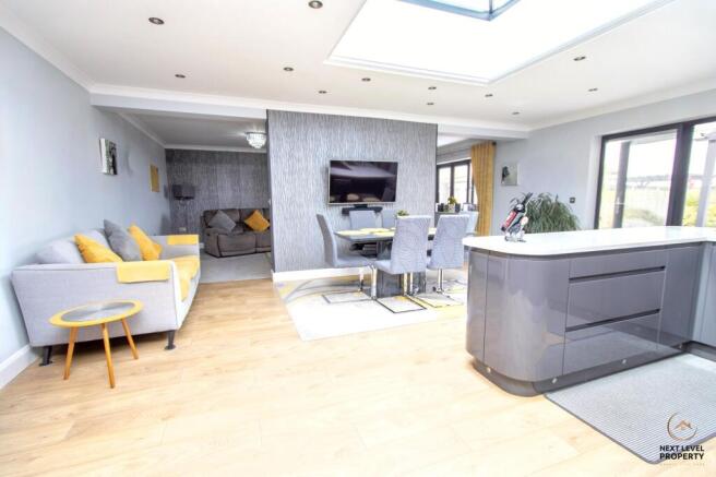 Kitchen & Dining area
