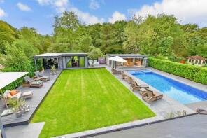 1 Homeleigh, Woodman Lane, London E4 7QR