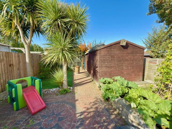 GARDEN REAR.jpg