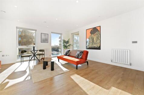 Vitruvian Court, E14