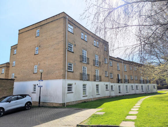 2 bed 2 bath flat