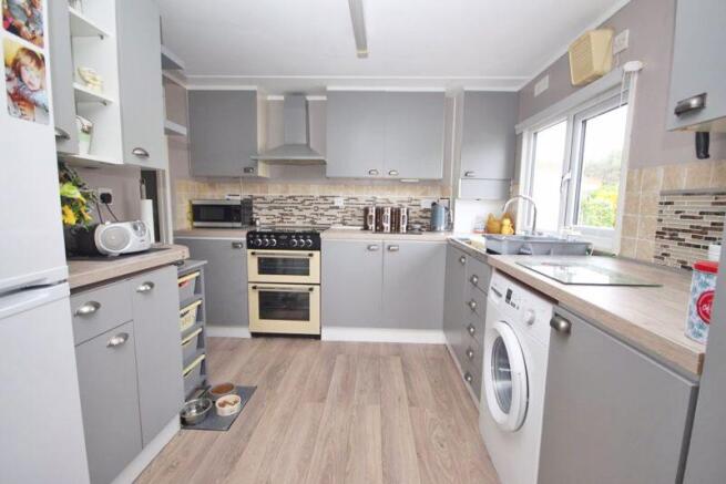 Kitchen photo 1