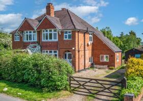 58, Doctors Hill, Bromsgrove B61 9JE