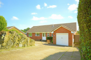 17, Castle Court, Ventnor PO38 1UE