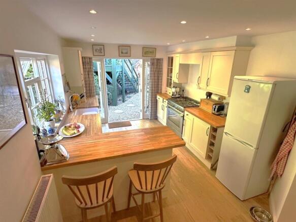 Kitchen 1.jpg