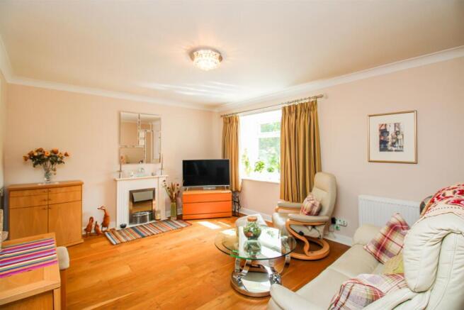 LIVING/DINING ROOM