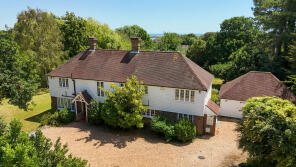 Shellfield, New England Lane, Rye TN31 7NT
