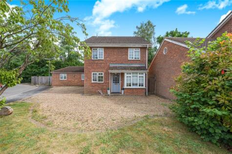 Oakwood Gardens, Knaphill, Woking, Surrey, GU21