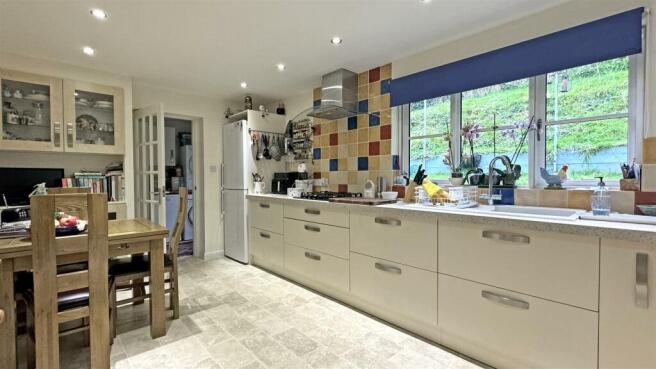 Kitchen 1.jpg