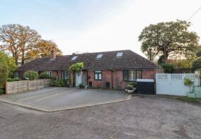 10, Chalky Lane, Dogmersfield, Hook RG27 8TG