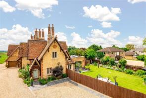 The Chimneys, Leighton Road, Dunstable LU6 2EZ