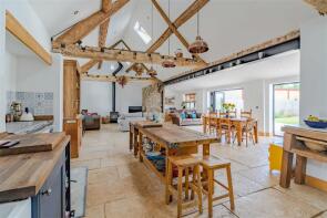 Ostlers Yard, Bristol Road, Cambridge GL2 7BD