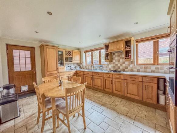 Kitchen / Breakfast Room