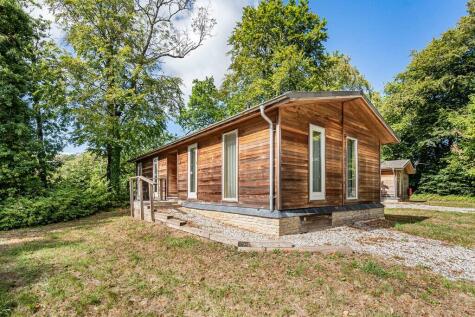 Indio Lakes, Newton Road, Bovey Tracey