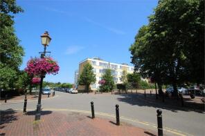19, Wellesley Court, Bathurst Walk, Iver SL0 9AT