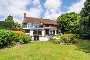Freshfields, Sandy Lane, Chichester PO18 9AT