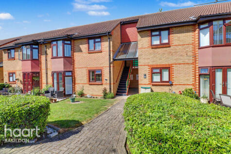 Brackendale Court, Basildon **virtually staged**