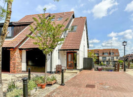 28, Endeavour Way, Hythe Marina Village, Southampton SO45 6DX