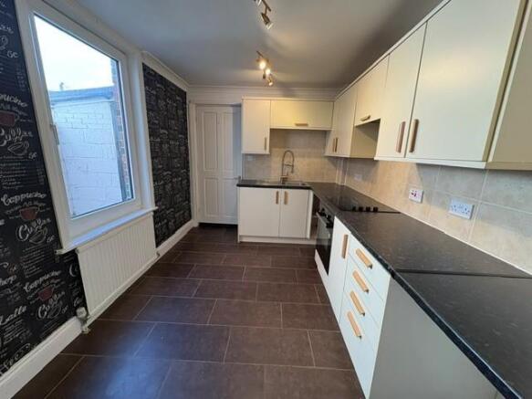 kitchen2.jpg