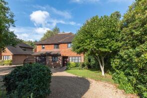 2, St Saviours Chase, Forest Road, Horsham RH12 4SZ