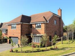 8, Holme Hill, Basingstoke RG25 2FF