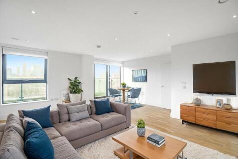 139 Leven Road, London, E14