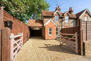 1, Bath Road Cottages, Bath Road, Reading RG10 9SL