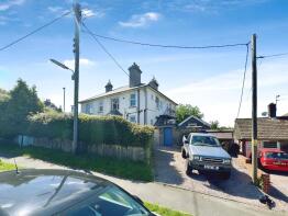 2, Tollgate Flats, Lewes Road, Haywards Heath RH17 7PG
