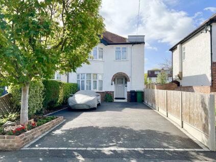 First Avenue, Ewell