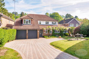 13, Stream Farm Close, Lower Bourne, Farnham GU10 3PD
