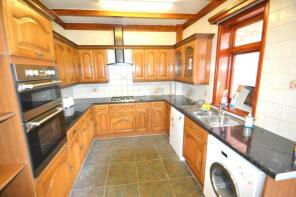 32, Somersby Gardens, Gants Hill, Ilford IG4 5EA