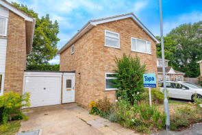 13, Holmewood Close, Wokingham RG41 4AS