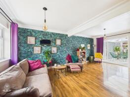 71, Beacon Drive, Burton-on-trent DE13 9EN