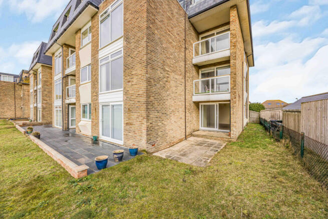 CHAIN FREE/VACANT POSSESSION - REDUCED FOR QUICK