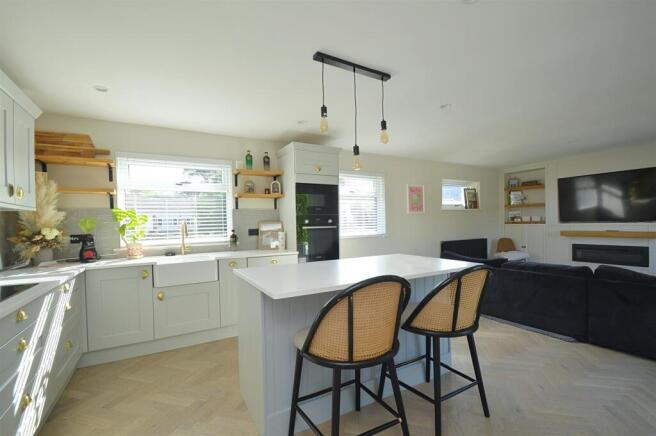 resizedKitchen1.jpg
