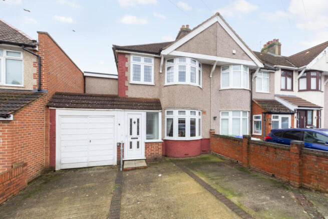 4 bedroom end of terrace house