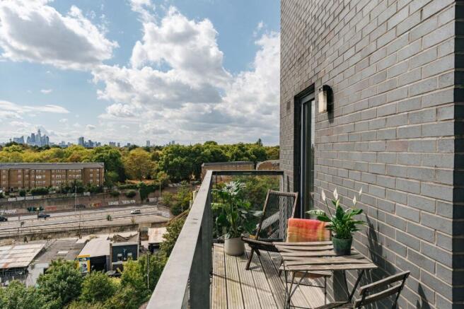 Biggs Square E9