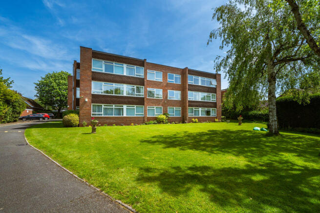 REAR ELEVATION & COMMUNAL GARDEN