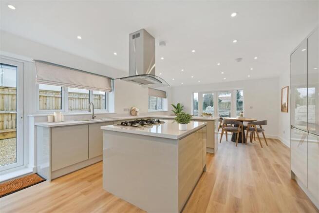 Kitchen 1.jpg