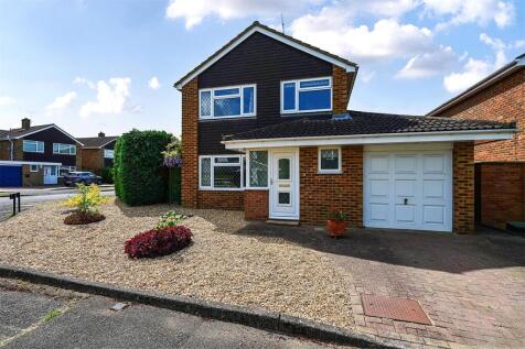 Wren Close, Yateley, Hampshire, GU46
