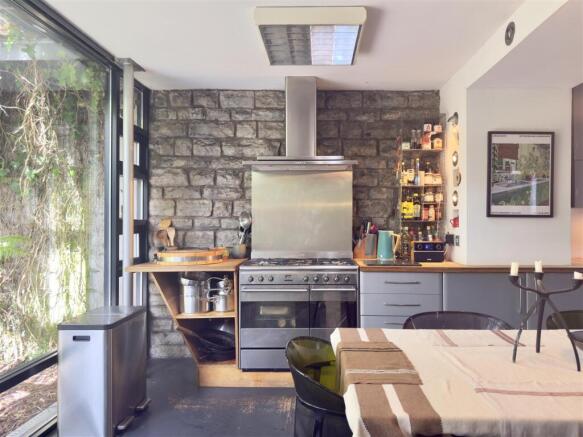 Kitchen/Dining