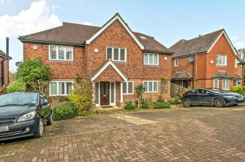 Howberry Chase, Haslemere, Surrey, GU27