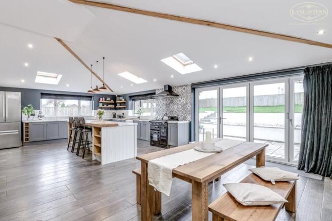 Kitchen/Dining Room