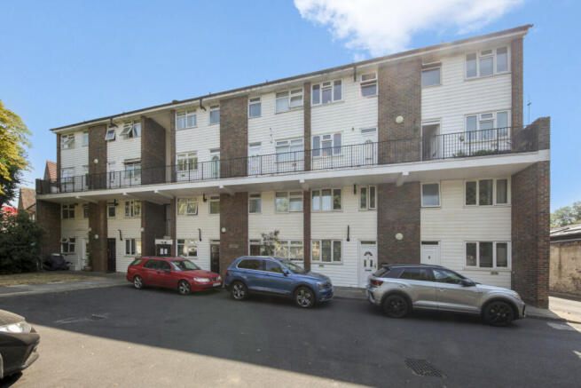 Two-Bedroom Split-Level Maisonette | Approx. 797